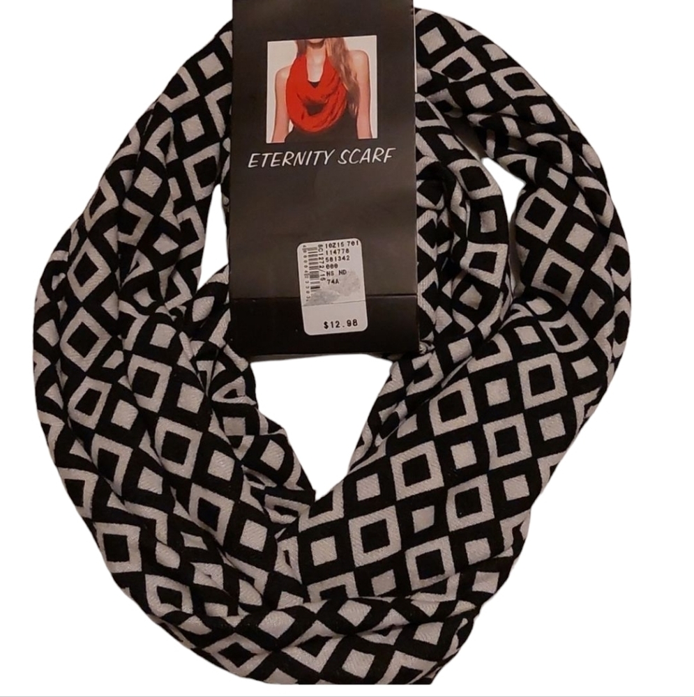 Eternity Scarf in Black and White Plaid NWT
